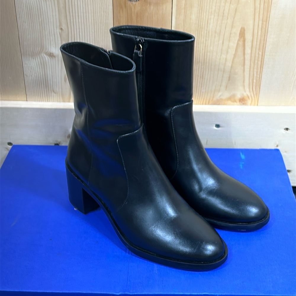 Stuart Weitzman Black Heeled Boots Esme Zip Bootie New With Imperfections Sz 7